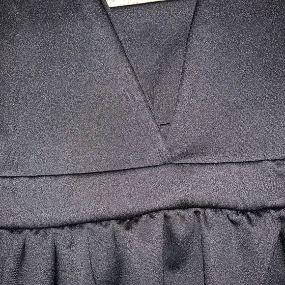 Black cropped top. - Picture 2 of 3